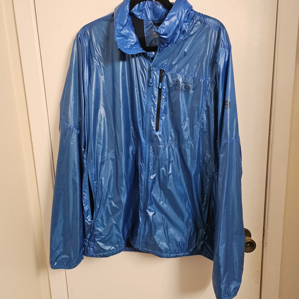 The Mountain Hardwear Men's Blue Lightweight Windbreaker Jacket